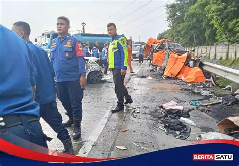 Ini Kronologis Kecelakaan Maut Di Tol Cikampek Yang Tewaskan 12 Orang