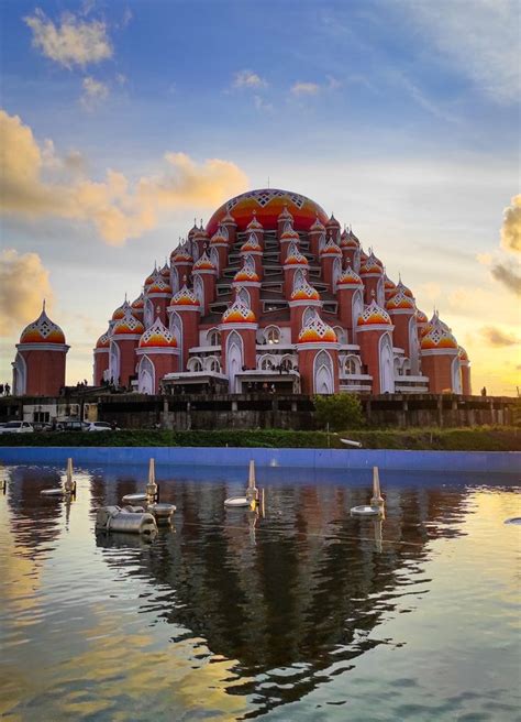 Pesona Masjid Kubah Makassar Di Tepi Pantai Losari