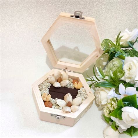 Jual Ring Box Kayu Tutup Akrilik Kotak Cincin Hexagon Acrylic Shopee