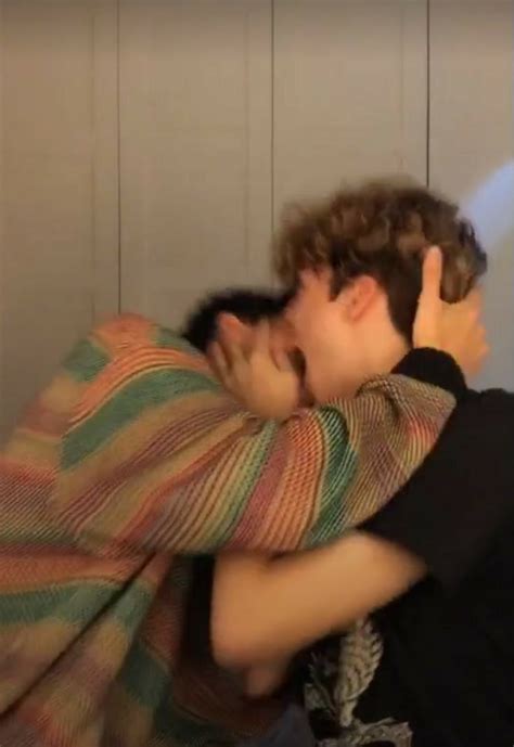 Pin Di Rainbow Su Jeyjey And Benji Coppie Carine Ragazzi Gay Coppie