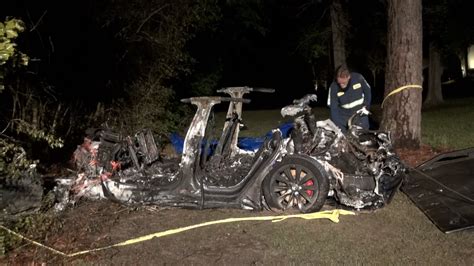 Tesla Model S en piloto automático choca en Texas dos personas mueren