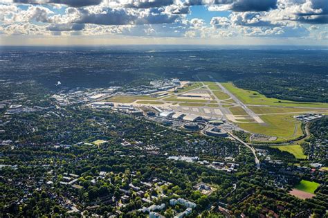 Luftbild Hamburg Gel Nde Des Flughafens Mit Start Und Landebahn Nord