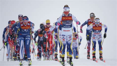 Linn Svahn kukisti Frida Karlssonin loppukirissä Hiihdon maailmancup