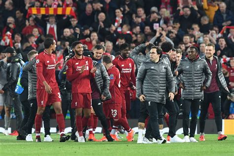 Liga Mistrzów 2019 Liverpool Barcelona Chłopiec Od Podawania Piłek