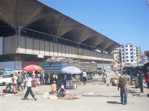 KNOWLEDGE MATTERS: Kariakoo market in Dar es Salaam, poses a great ...