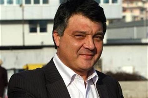 Николай Свинаров: От вратовръзка става рокля