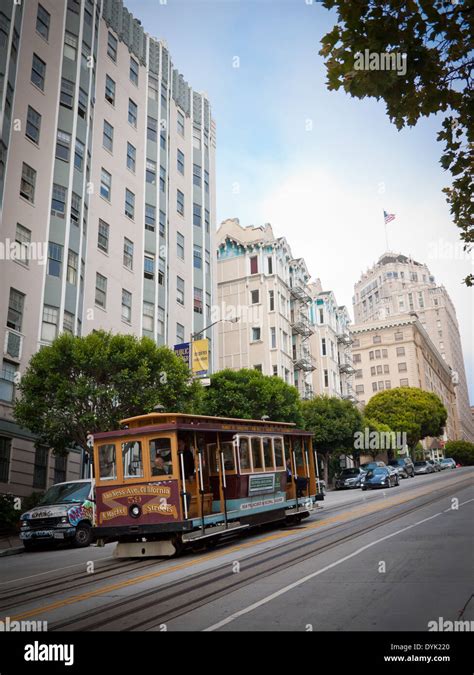 A California Street cable car rumbles down Nob Hill in San Francisco ...