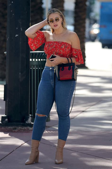 Iskra Lawrence Sexy Body Hot Celebs Home