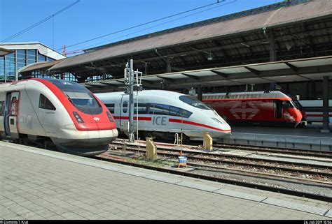 Eingekesselt Vom Fernverkehr Der SBB Steht 403 536 6 Tz 336