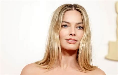 Desnudos Con Ia De Celebridades Como Margot Robbie Y Selena Gomez Están A La Venta En Ebay Lado Mx