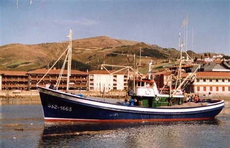 Pin De Mjose Gonz Lez En Pesqueros Antiguos Barcos De Pesca Barco