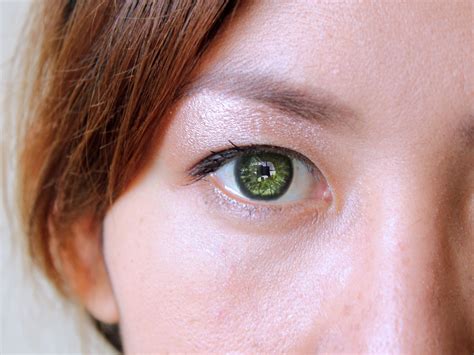 How to Make Green Eyes Stand Out: 6 Steps (with Pictures)