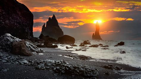 Reynisfjara Black Sand Beach in Iceland: Your Guide | Iceland Tours