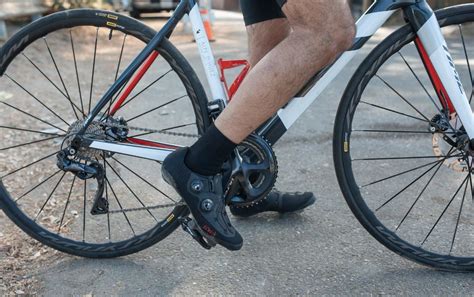 Clipless Bike Pedals Guide: How To Ride Clipless Pedals