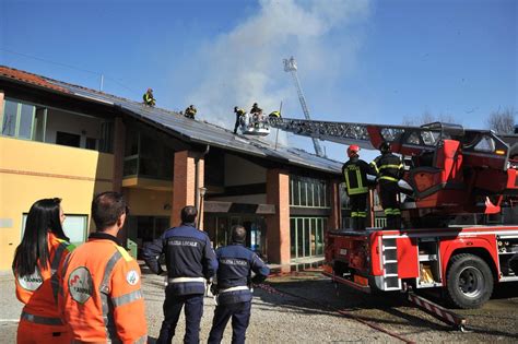 Incendio Al Parco Lambro Brucia Il Ceas FOTO