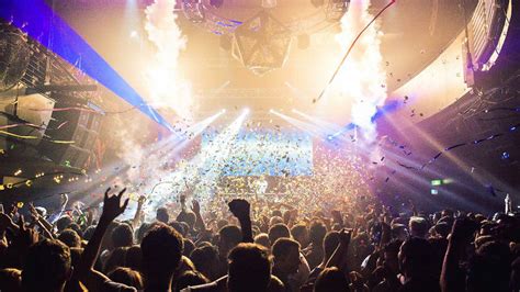 17 Best Nightclubs in Sydney to Get on the Dance Floor