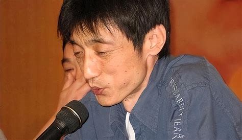 陈小艺：结婚24年分居12年，屡次出轨小鲜肉，丈夫坐轮椅也不离婚