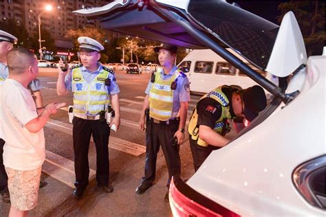 北京交警嚴查酒駕、飆車，上週末查獲99名酒駕司機 新浪香港