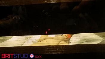 Miras a tu vecino masturbándose XVIDEOS