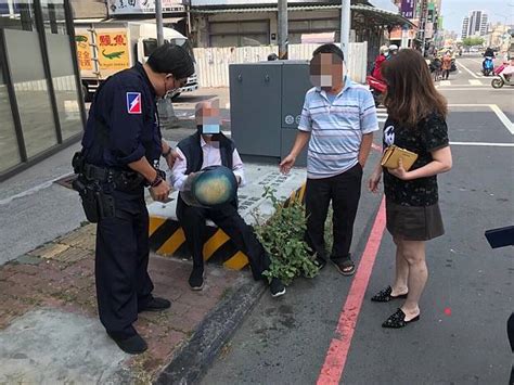 老翁車禍受傷 保大警熱心服務送暖 勁報 Line Today