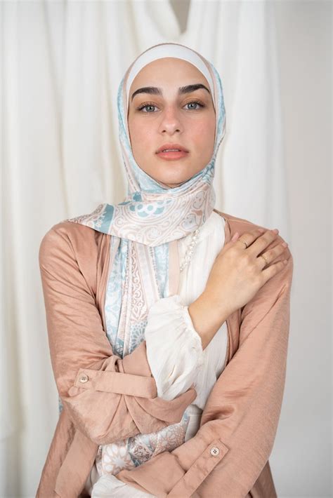 Best Fabrics For Hijab Top 4 Picks With Pictures Emma