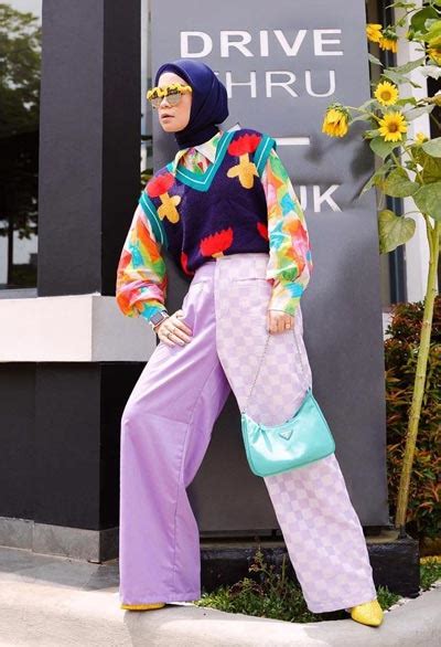 21 Inspirasi Padu Padan Colorful Outfit Yang Bisa Kamu Coba Hai Gadis