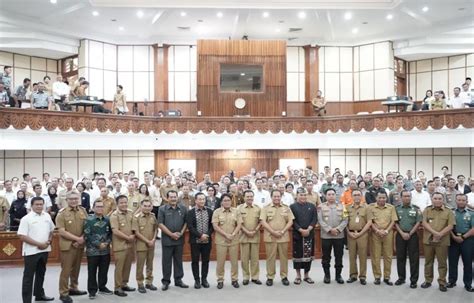 Pemkab Bupati Gede Dana Hadiri Penyerahan Secara Digital Dipa Tahun