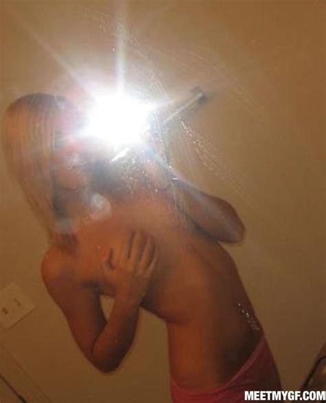 Photos d une jeune femme blonde sexy prenant des photos d elle même Photos Porno Photos XXX