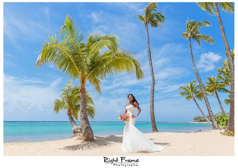 Hawaii Destination Wedding Oahu by RIGHT FRAME PHOTOGRAPHY