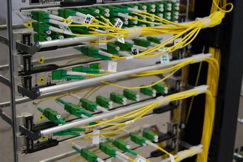 Demystifying Fiber Optic Cables: Single-mode vs. Multimode — PlaniCom