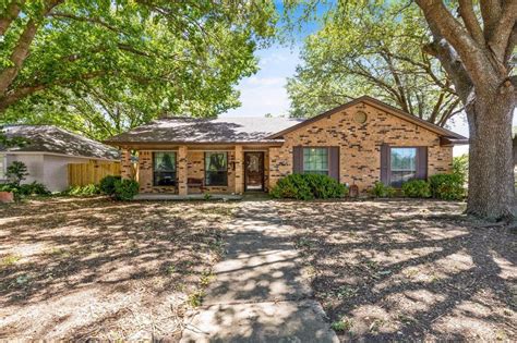 1017 Willow Way Benbrook Tx 76126 Mls 20400800 Redfin