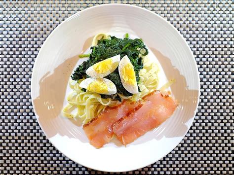 Tagliatelle Met Roergebakken Spinazie Gerookte Zalm En Ei Kookidee