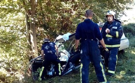 Accidente De Tr Fico En Asturias Herido Un Conductor Al Salirse De La