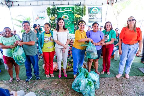 SAF realiza Quitanda do Território dos Cocais e entrega equipamentos