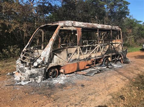 Ônibus Escolar sofre pane elétrica e pega fogo em Sigefredo Pacheco GP1