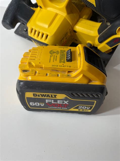 Dewalt FlexVolt Brushless Cordless 7-1/4" Circular Saw DCS575 Good | Buya