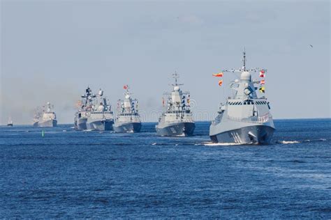 Uma Linha à Frente Dos Modernos Navios De Guerra Militares Russos No