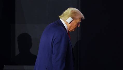 FOTO Trump Reaparece Con La Oreja Vendada Ante Los Republicanos En