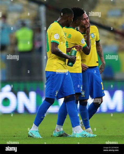 Vin Cius Jr E Neymar Do Brasil Lamentam A Derrota Ap S A Partida