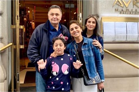 Riddhima Kapoor Shares Adorable Family Picture with Rishi Kapoor, Neetu ...