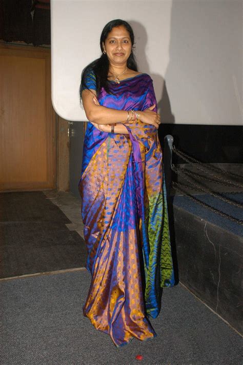tv anchor anitha chowdary  blue saree  actress saree