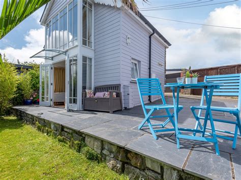 1 Bedroom Cottage In New Quay Dog Friendly Cottage In New Quay Mid