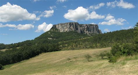 Sul Sentiero Spallanzani Con Il Cai A Piedi Dalla Pietra Di Bismantova