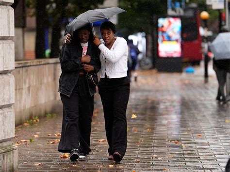 Rain and blustery winds hit UK this weekend after cold snap ends | The