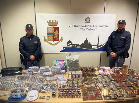 Roma Sorprese Con Kg Di Droga In Casa La Polizia Di Stato Ha