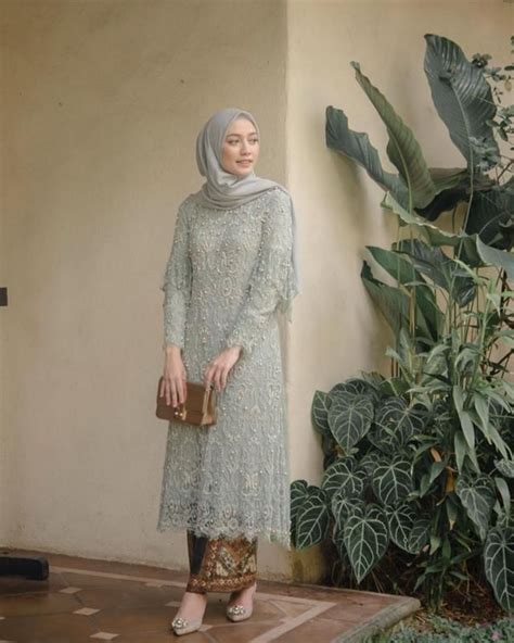 10 Kebaya Model Tunik Modern Ala Mega Iskanti Pas Untuk Kondangan Di