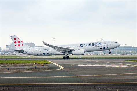 Chaos At Kinshasa Airport Passengers Attempt To Storm Brussels