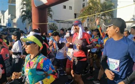 M S De Mil Personas Participaron En La Carrera Del Parachico