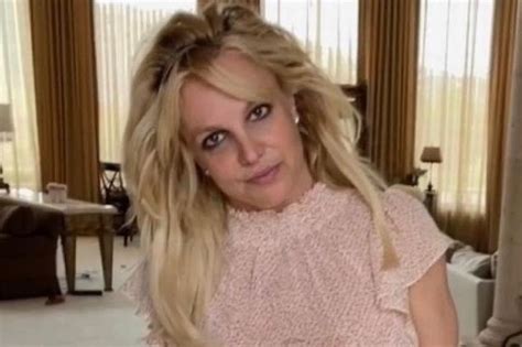 Britney Spears Fans Shocked As She Films Full Nude Video With Tourists