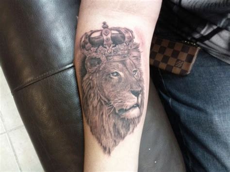 Tatouage avant bras lion Modèles et Exemples